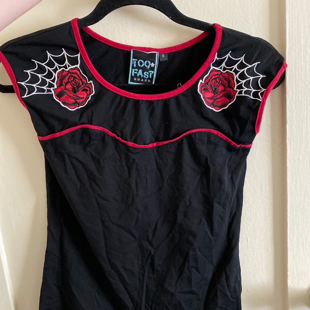 Roses and Spiderweb top 🕸🌹